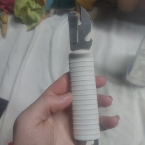 Prestige Multi Can Opener. White/silver  Manual  stainless steel Ribbed